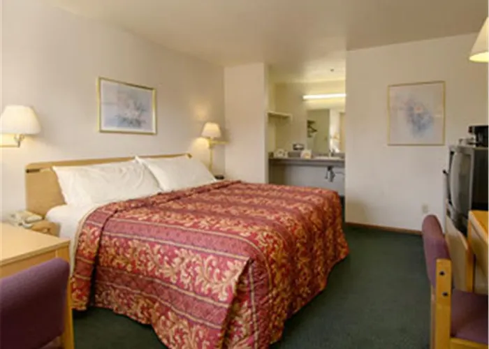 Days Inn Salinas Airport