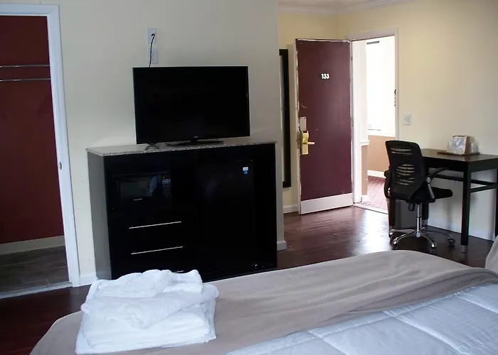 Budget Inn & Suites
