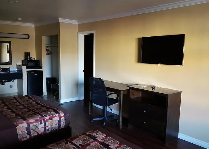 Anaheim Astoria Inn & Suites