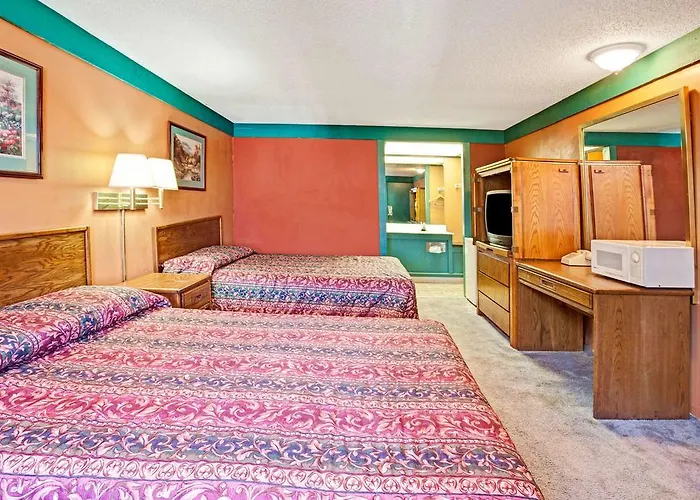 Knights Inn - Monroe