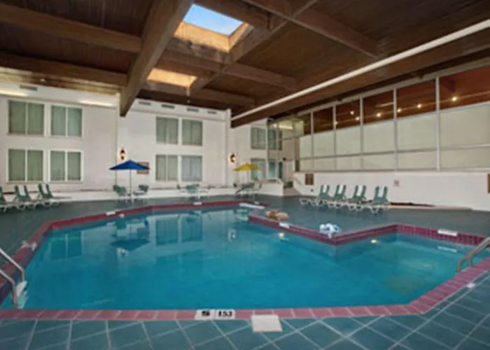Ramada By Wyndham Greensburg Hotel & Conference Center