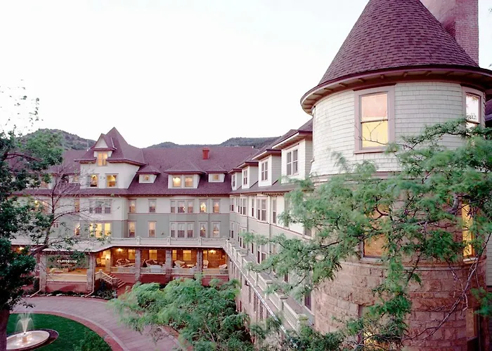 Cliff House At Pikes Peak