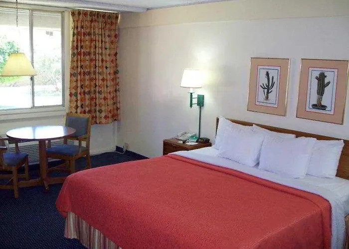 Days Inn At Scottsdale/Fashion Square Resort