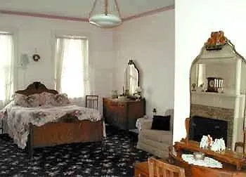 River Rose Inn Bed And Breakfa