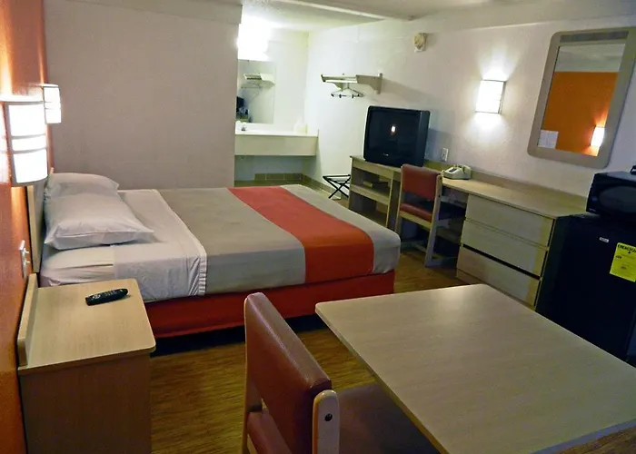 Travelodge By Wyndham Benton Harbor Mi