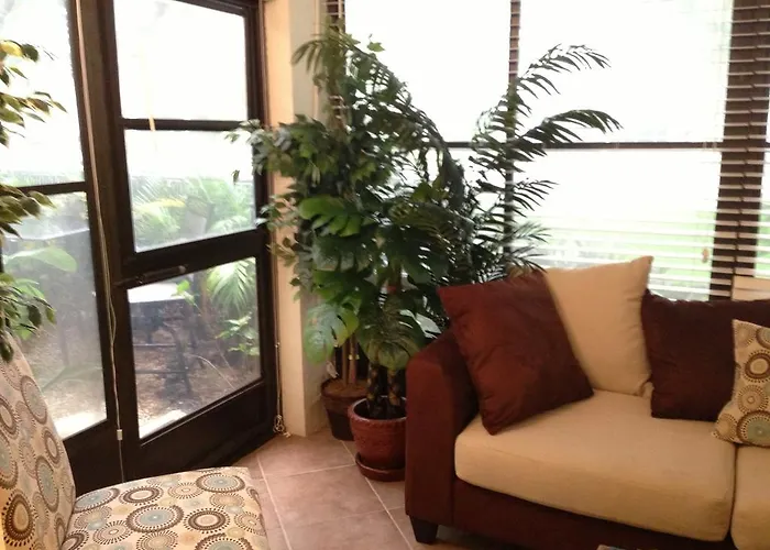 Elegant Oasis: Fort Myers Condo with Pool and Golf Access