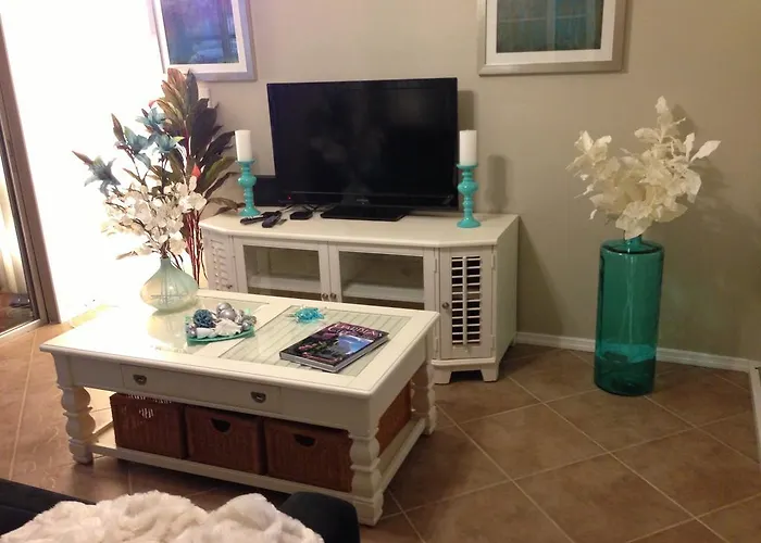 Elegant Oasis: Fort Myers Condo with Pool and Golf Access