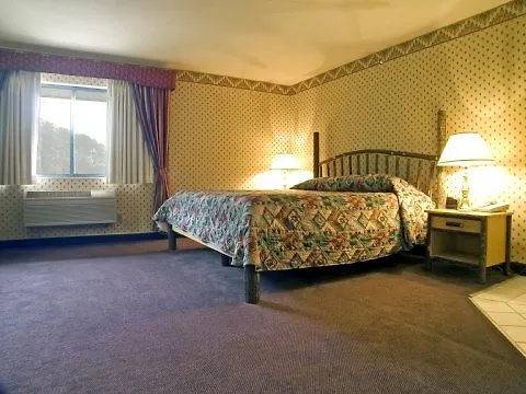 Saratoga Inn & Suites