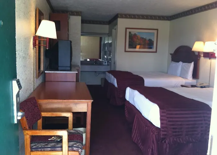 Knights Inn Hurricane Mills
