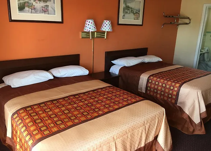 Nassau Holiday Motel