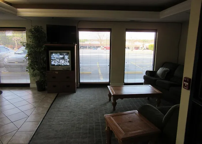 Royal Inn & Suite- Jonesboro