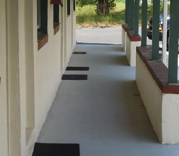 Shore Hills Motel