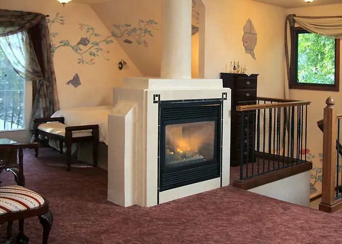 Avalon Luxury Bed & Breakfast Lodge