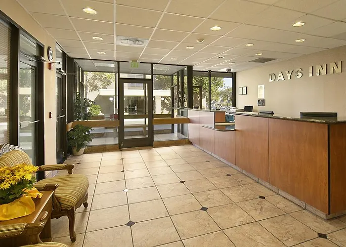 Days Hotel By Wyndham Oakland Airport-Coliseum