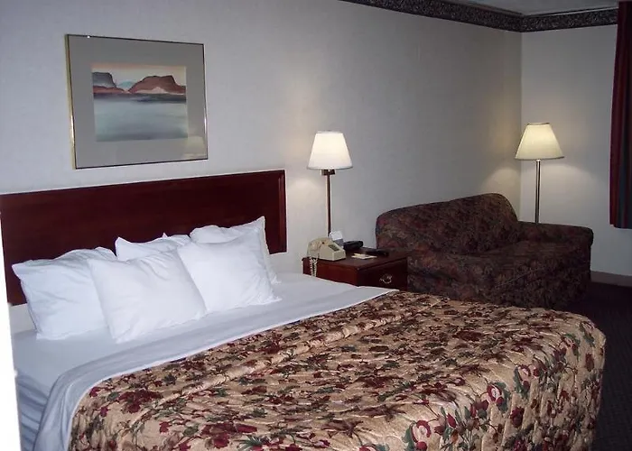 Days Inn Hotel & Conference Center - Meadville