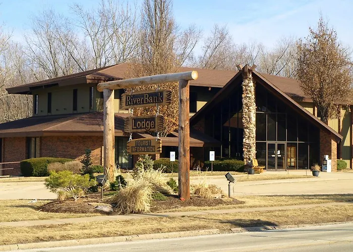 Riverbank Lodge