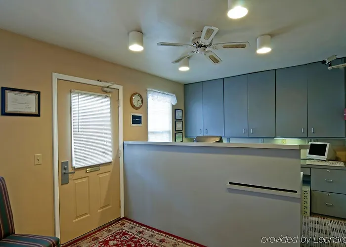 Crossland Economy Studios - Kansas City - Lenexa - 95Th St.