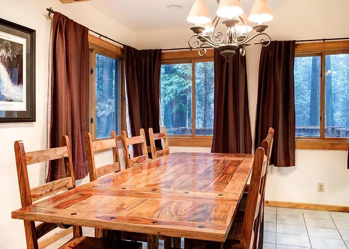 Big Pine Lodge At The Redwoods In Yosemite