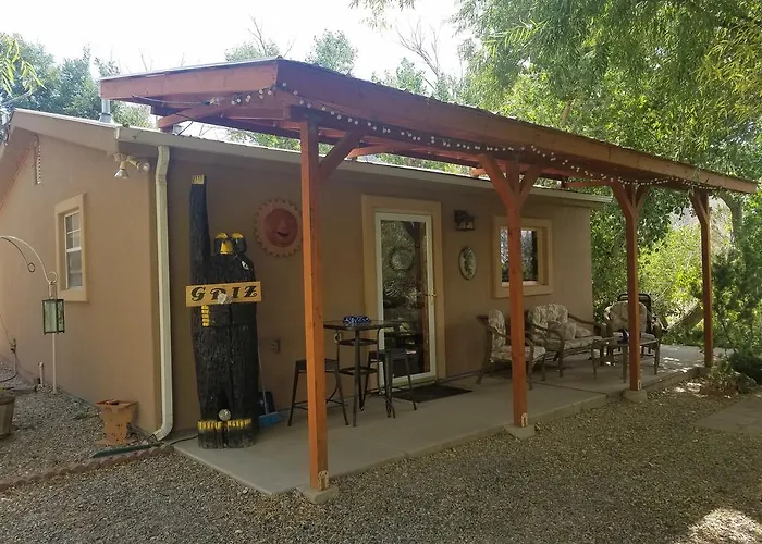 Grizzly Roadhouse Bed And Breakfast