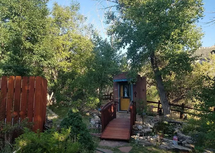 Grizzly Roadhouse Bed And Breakfast