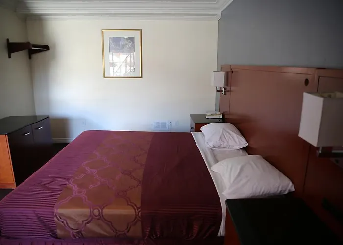 Chateau Inn & Suites