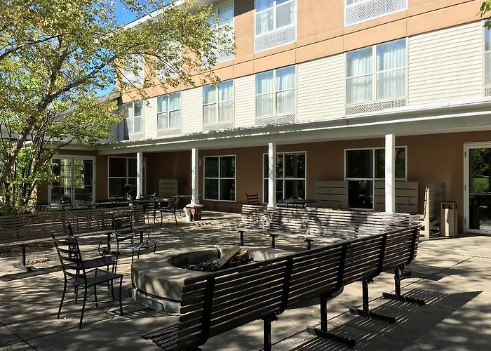 Norwood Inn And Suites Chaska