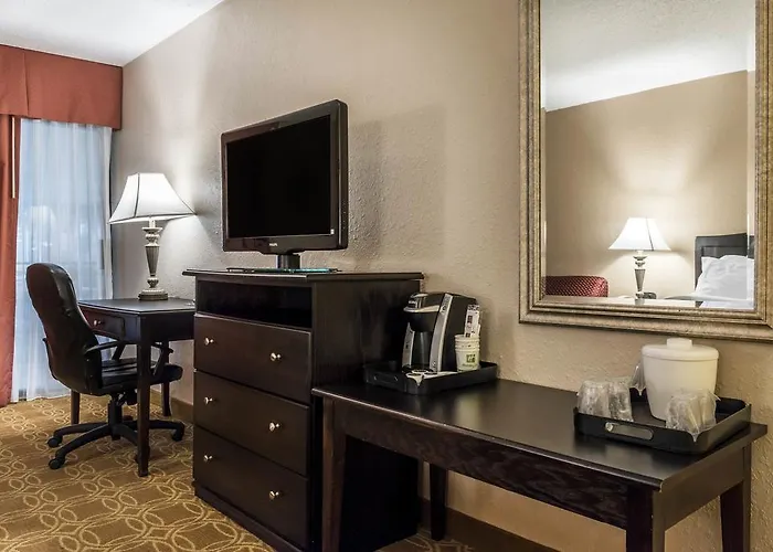 Holiday Inn Perrysburg French Quarter