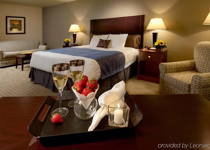 Nichols Village Hotel And Spa