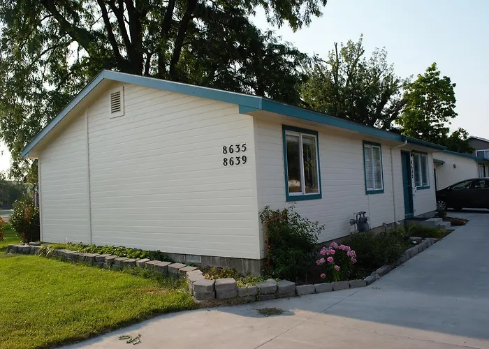 8635 Ustick Road Apartment