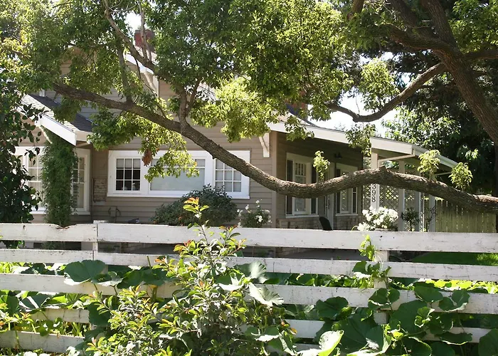 Cottage On Armstrong
