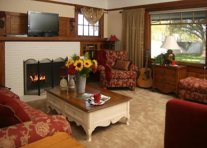 Cottage On Armstrong