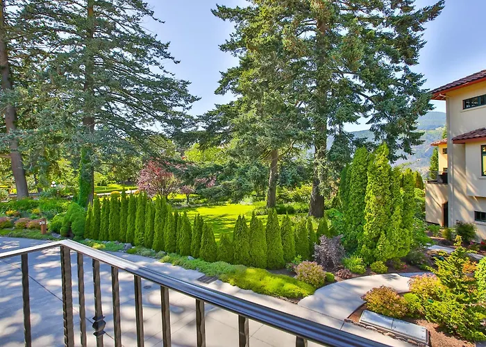 Columbia Cliff Villas
