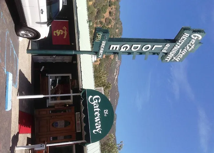 The Gateway Restaurant & Lodge