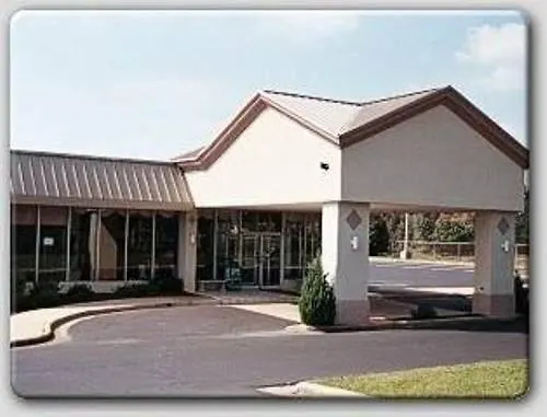 Colonial Inn And Suites