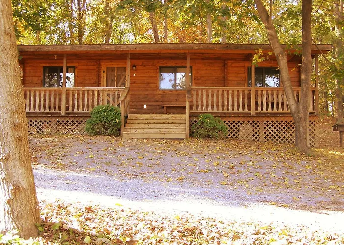 Robin Hill Camping Resort Two-Bedroom Cottage 6