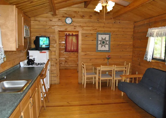 Robin Hill Camping Resort Two-Bedroom Cottage 6