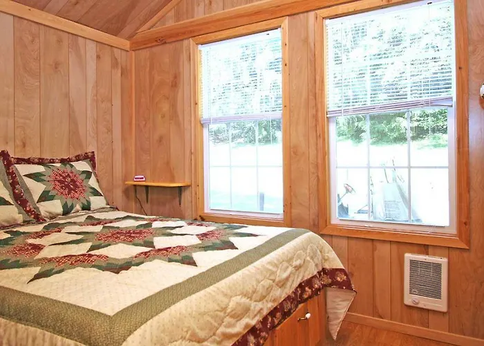 Robin Hill Camping Resort Premium Cottage 9