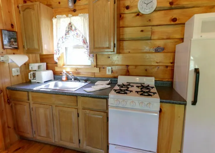 Robin Hill Camping Resort Deluxe Cottage 13