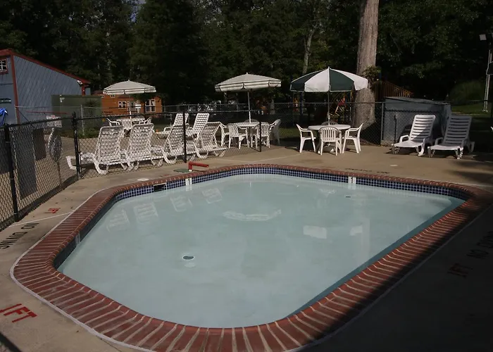 Williamsburg Camping Resort One Bedroom Loft Cabin 4