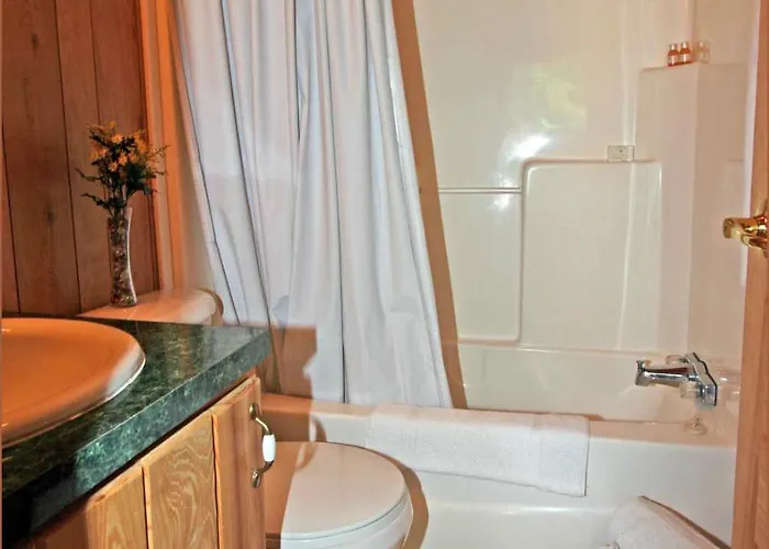 Robin Hill Camping Resort Premium Cottage 1