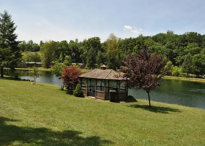 Robin Hill Camping Resort One-Bedroom Cottage 8