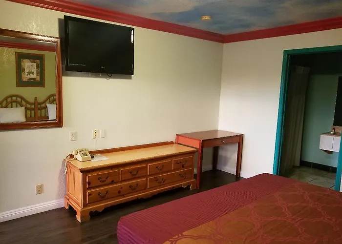 Super 7 Motel