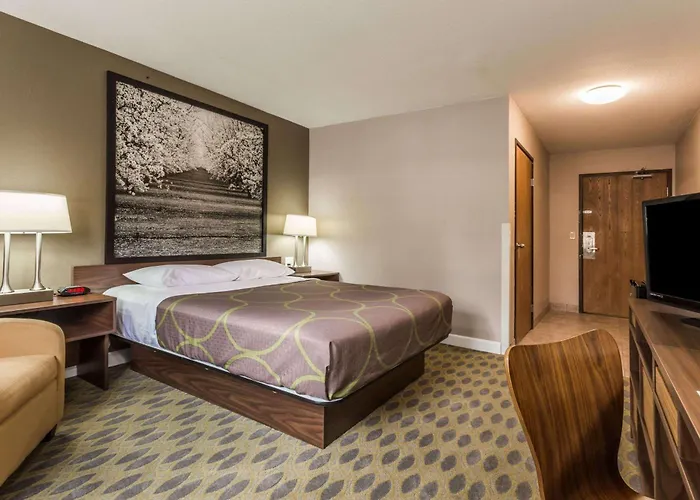 Super 8 By Wyndham Willows