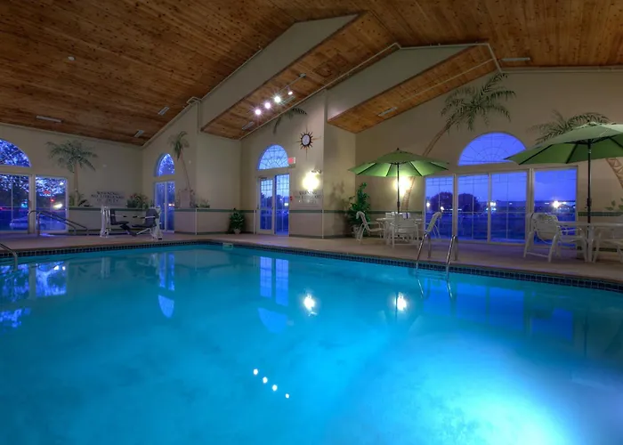 Country Inn & Suites By Radisson, Waterloo, Ia