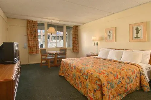 Days Inn At Scottsdale/Fashion Square Resort