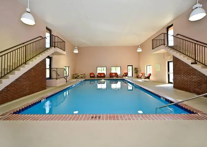 Manchester Heritage Inn & Suites