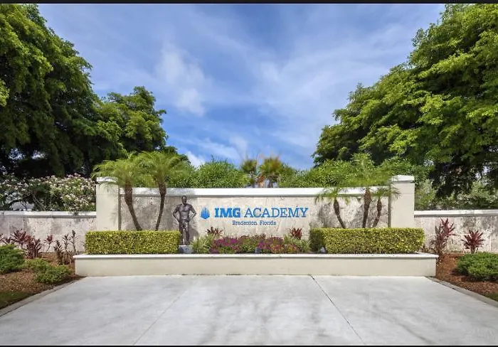 Oasis Villa Retreat Near Beaches & Img Academy, Mins To Downtown