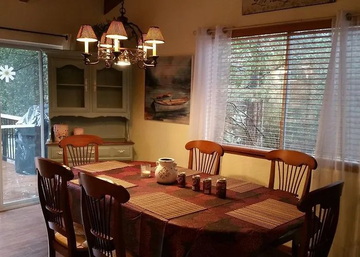 Lovely Mountain Lake Chalet By Yosemite: Equipped!