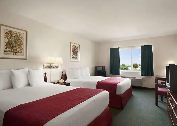 Days Inn & Suites By Wyndham Romeoville