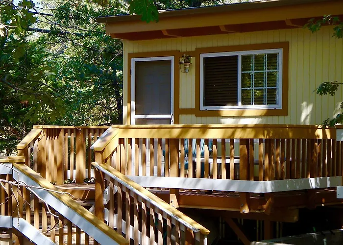 Giant Oaks Lodge
